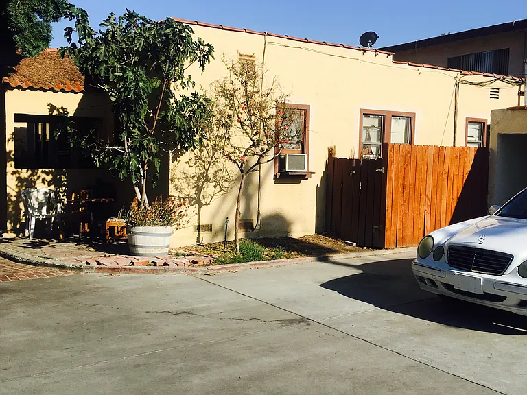Bakman Ave — Photo 14