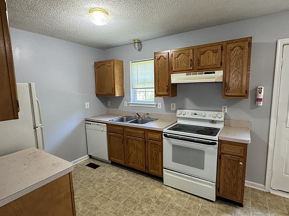 2nd image of 70 Leslie Ln #1