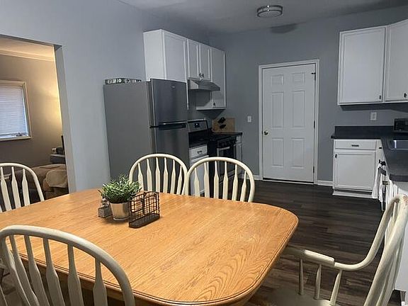 5th image of 717 Center STREET