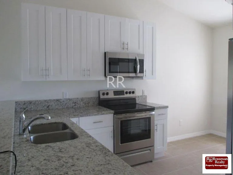 524 SE 6th Ter — Photo 2