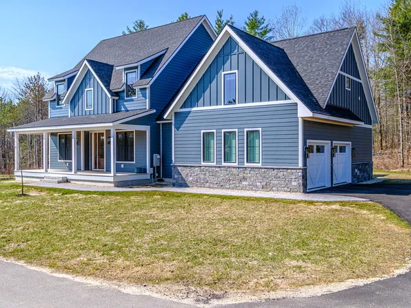 12 Winnwood Farm Way, Falmouth, ME 04105
