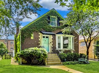 2126 Dobson St, Evanston, IL 60202
