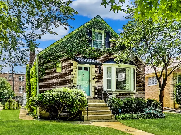 2126 Dobson St, Evanston, IL 60202