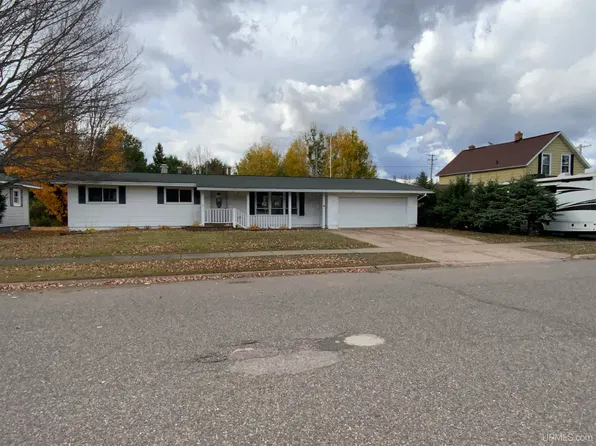 137 Hemlock St, Republic, MI 49879
