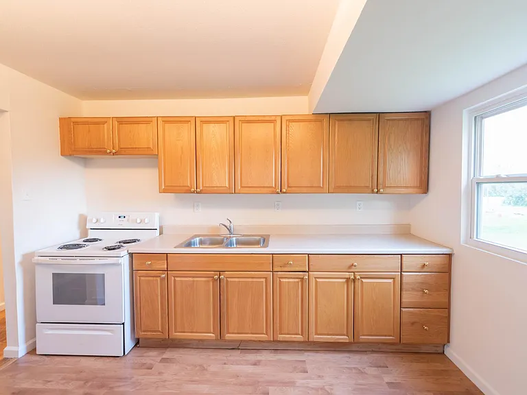 111 Susan Rd — Photo 4