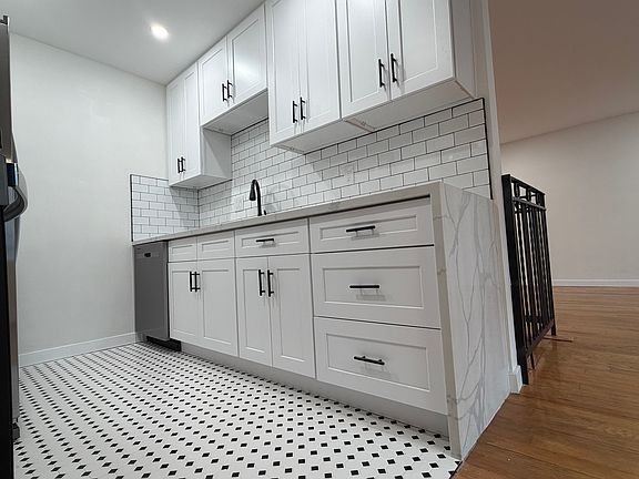 5th image of 463 S Maple Dr APT 4