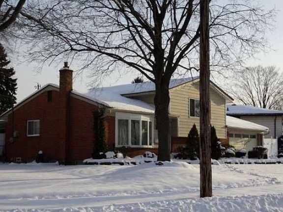 4th image of 26612 Karen Ave