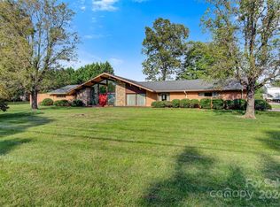 5627 State Highway 90 E, Hiddenite, NC 28636