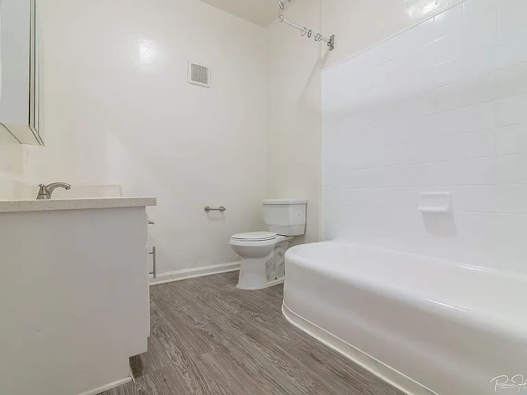 130 N Westmoreland Ave #101 — Photo 10