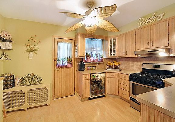 4th image of 328 Leonard St #2
