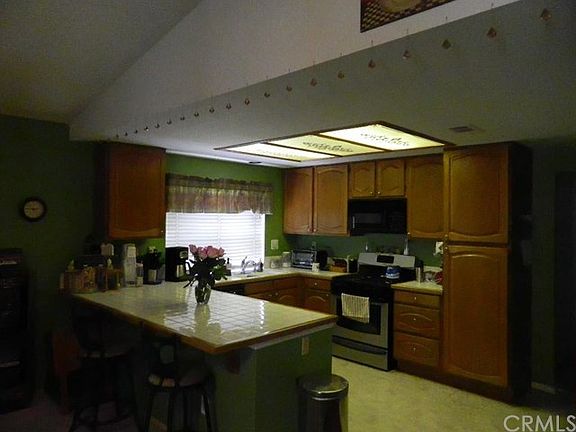Nice sized kitchen with large breakfast bar and a garden window for fresh herbs.