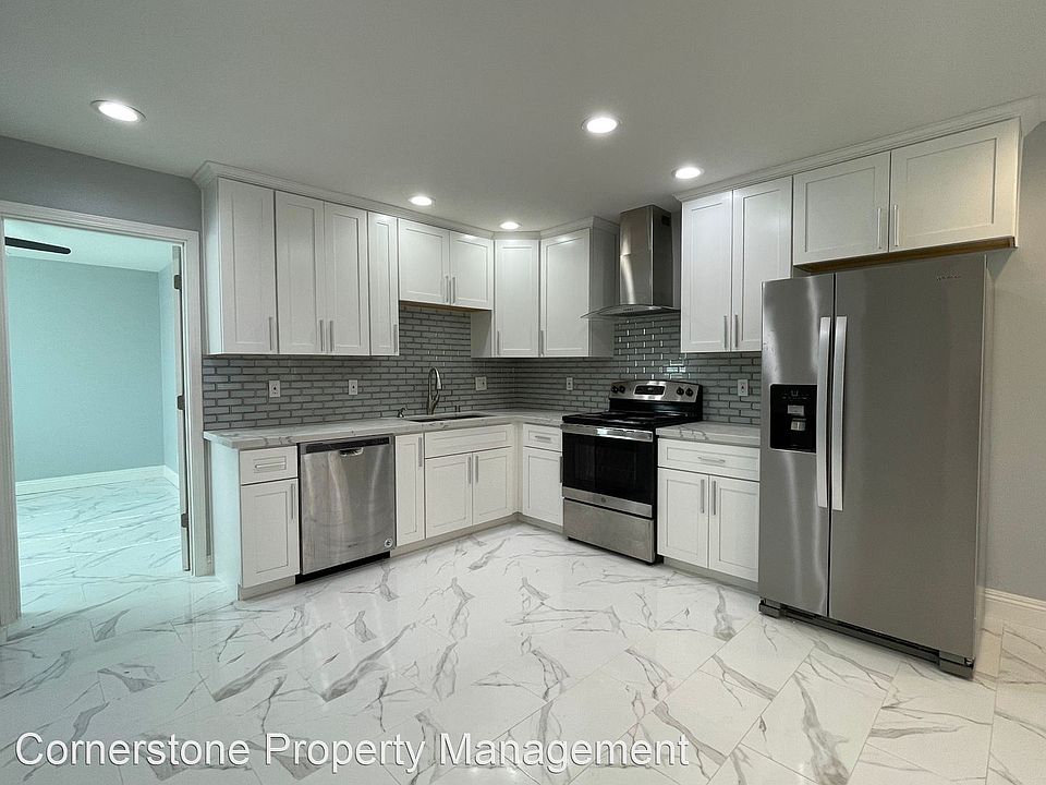 1st image of 445 Kuehnis Dr #1