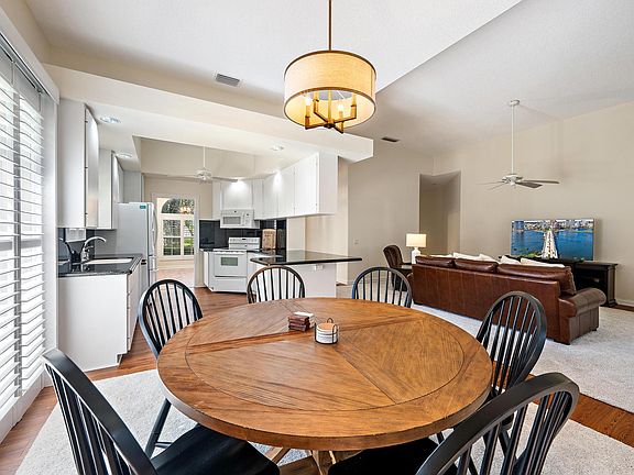 4th image of 8548 Beaconhill Road