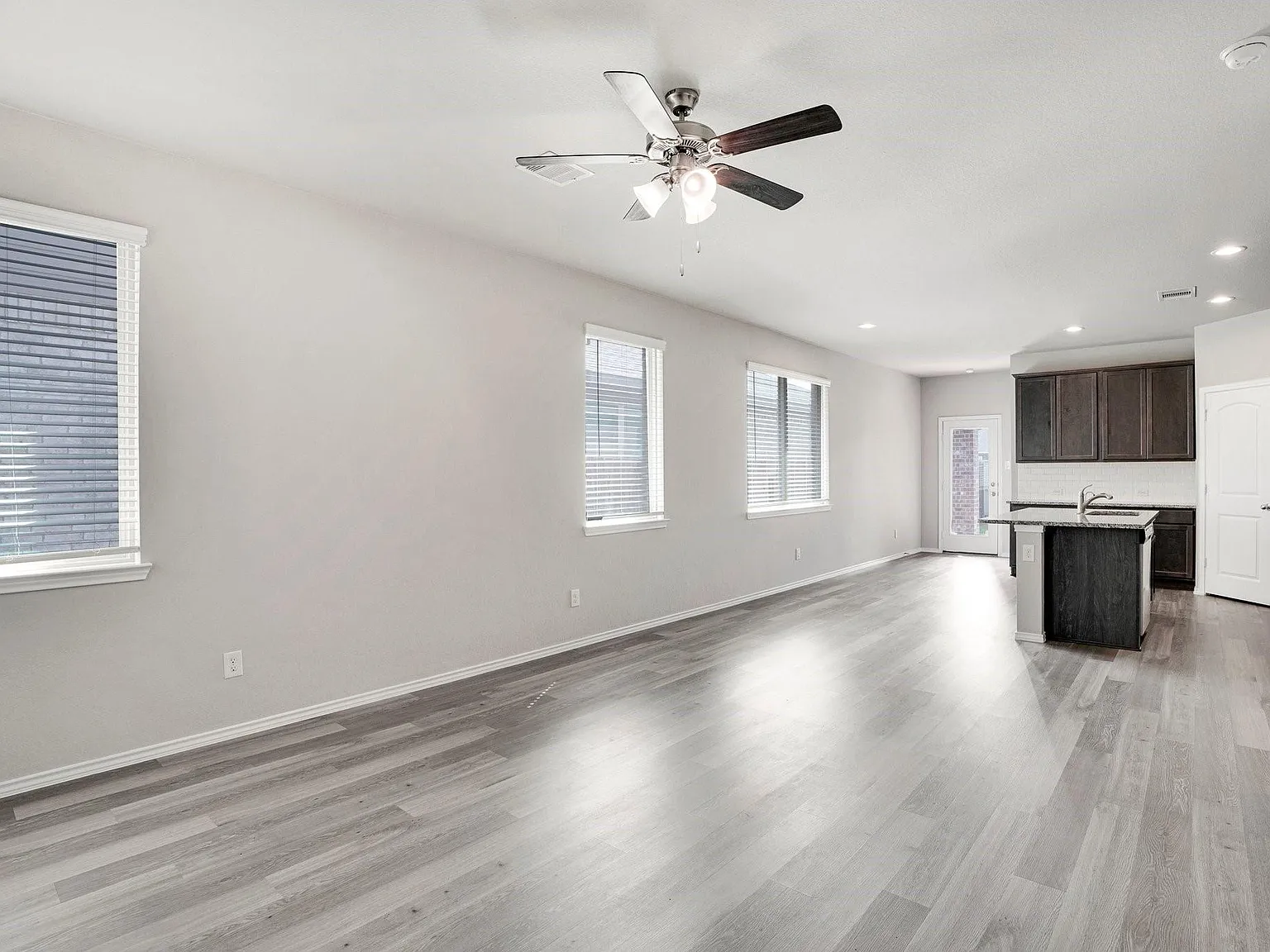 3 bed, 2.0 bath, 1518 sqft, $2,190 — Photo 4