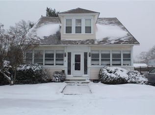 2 Phillips Ave, Warwick, RI 02888