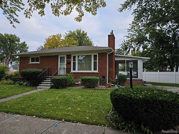 3rd image of 721 North Dr
