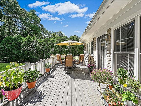 4th image of 828 Pondview Road