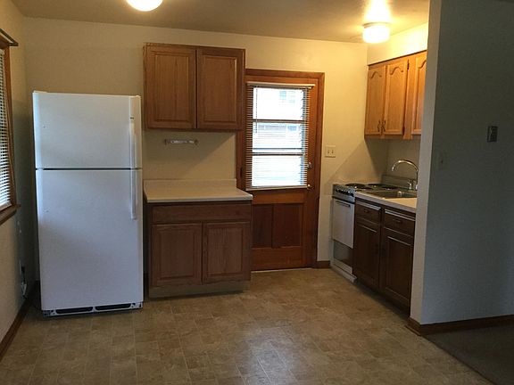 4th image of 2938 Clough Ave
