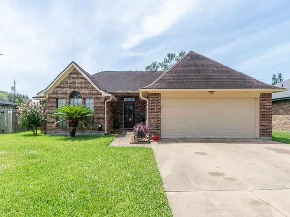 808 Manor Dr, Angleton, TX 77515