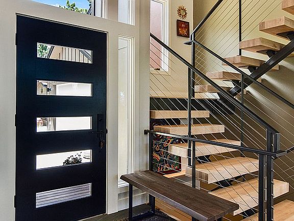 Floating staircase