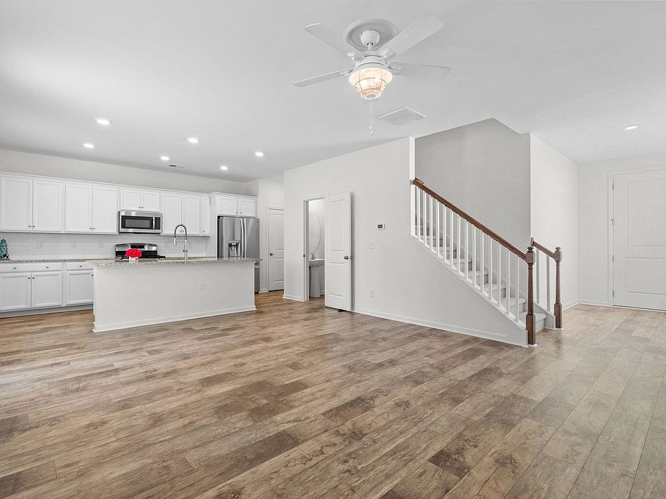 1st image of 4714 Cloisters Ln.