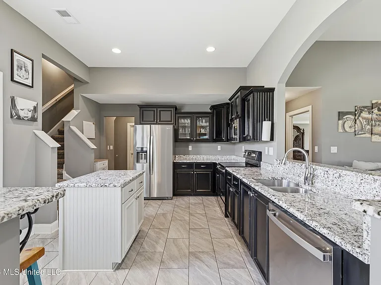 5353 Keating Dr — Photo 10