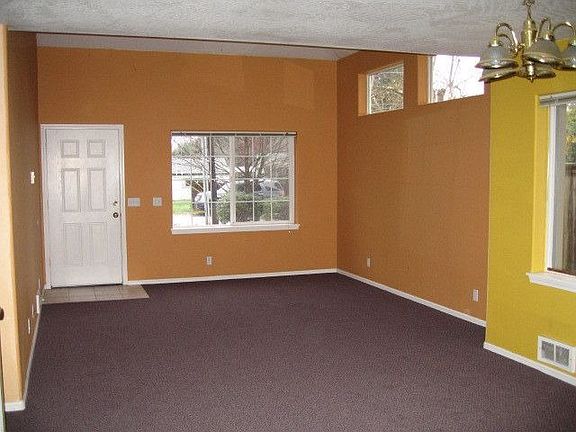 Living Area - Vaulted 