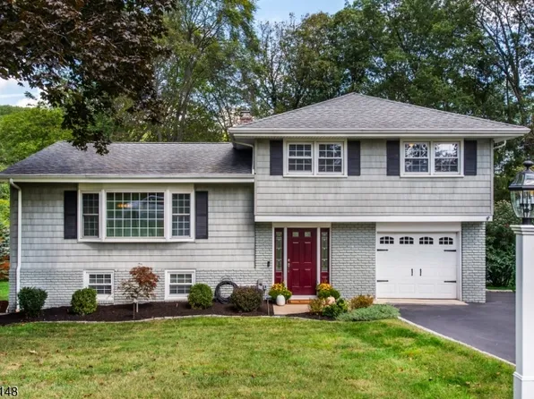 303 Mountain Way, Morris Plains Boro, NJ 07950