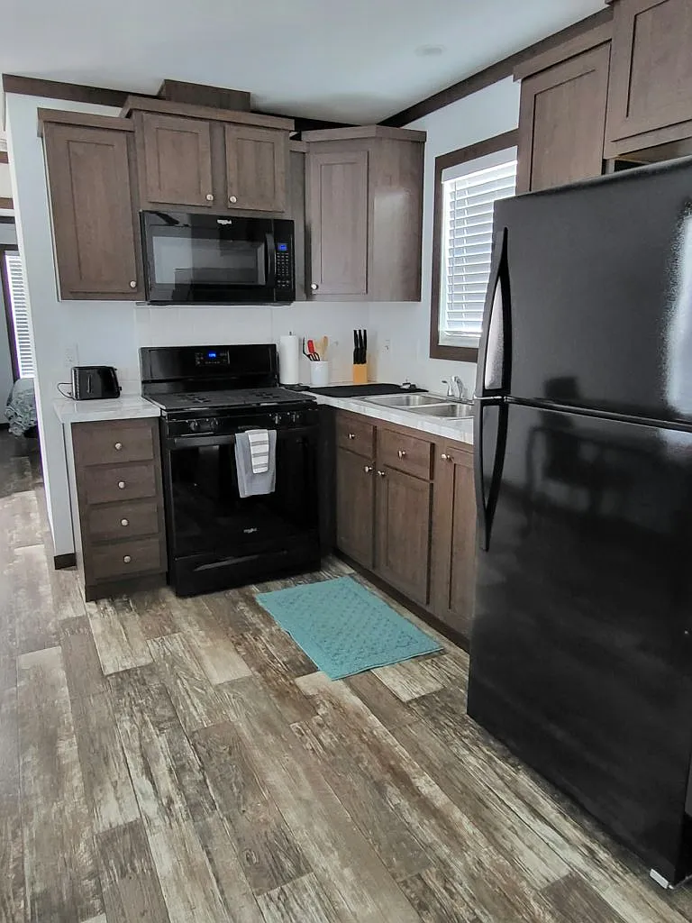 1 bed, 1.0 bath, 385 sqft, $1,300 — Photo 2