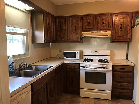 2nd image of 1340 Meadowlane Dr