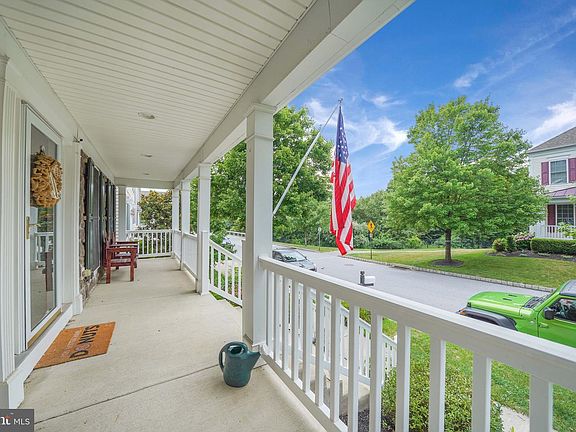 3rd image of 513 Emerson Cir