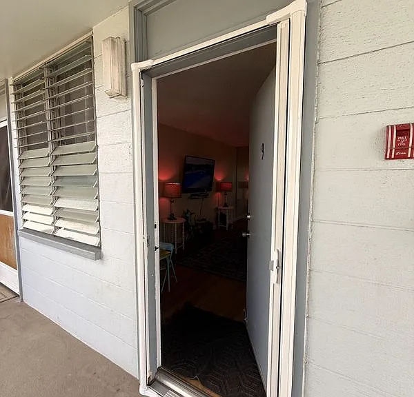 1526 Kewalo St #9 — Photo 2