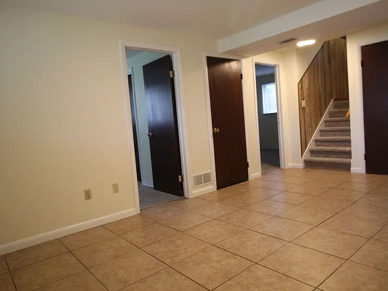 220 Clover Ln — Photo 6