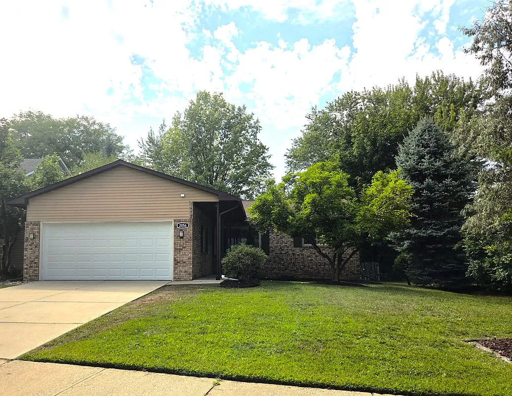 3 bed, 3.0 bath, 1252 sqft, $1,845 — Photo 1
