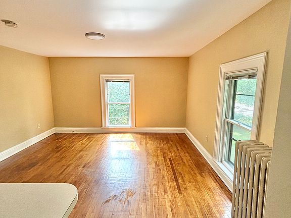 5th image of 200 Burton St SE APT 3