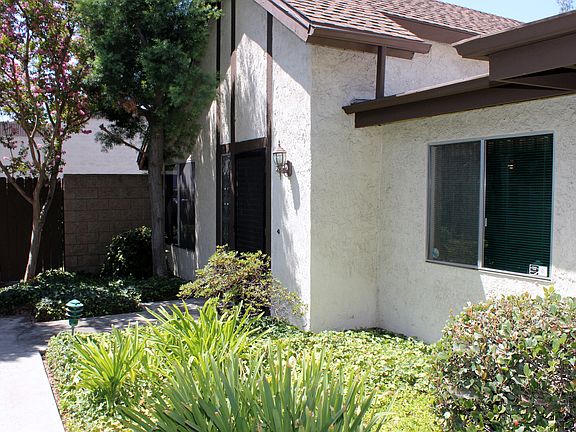 5th image of 428 E Woodcroft Ave
