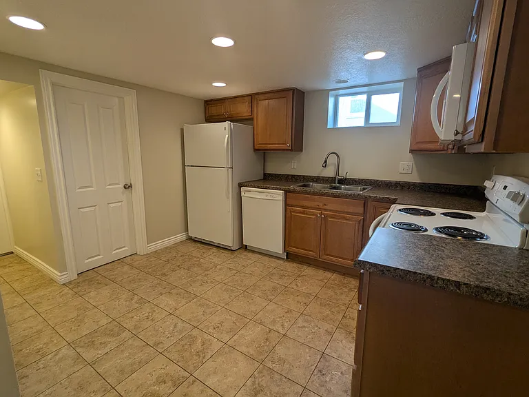 274 E 10th Ave N #1 — Photo 3