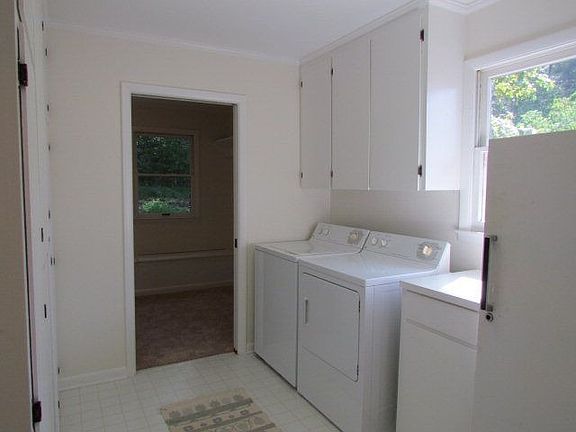 3rd image of 310 Petite Dr
