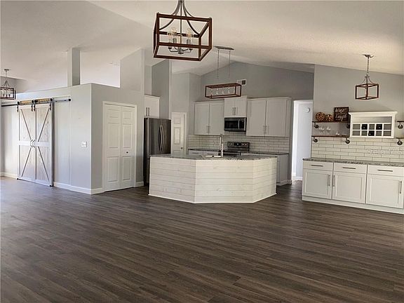 3rd image of 365 Silver Pine Dr