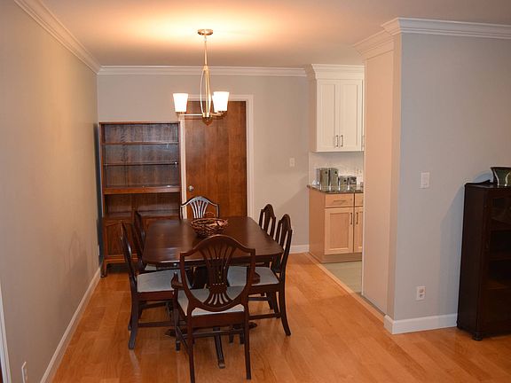 5th image of 706 N 10th St