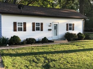 1235 W Spruce St, Salem, IL 62881