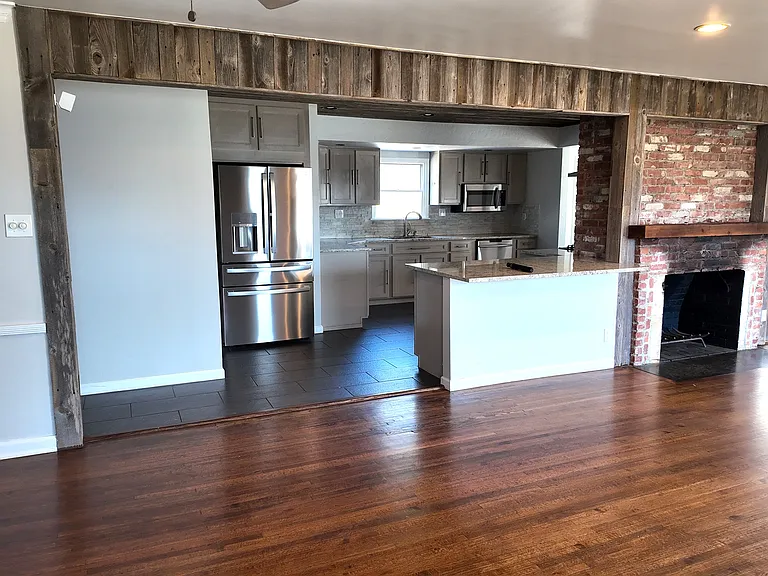1251 E 31st Ct — Photo 9