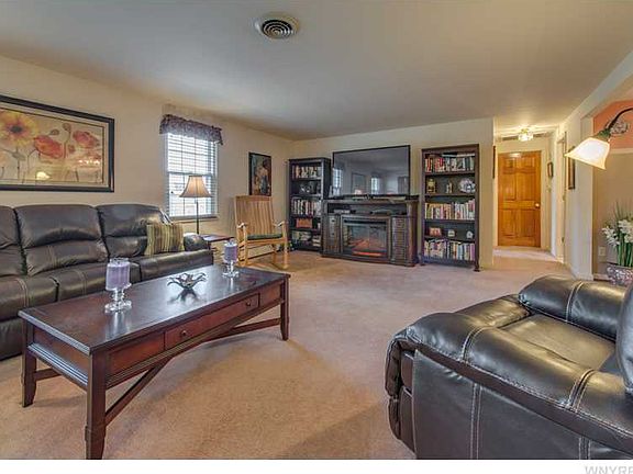 4th image of 14 Thomas Jefferson Ln