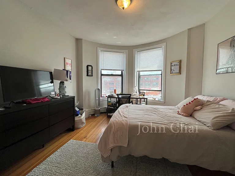 1950 Beacon St #4 — Photo 4