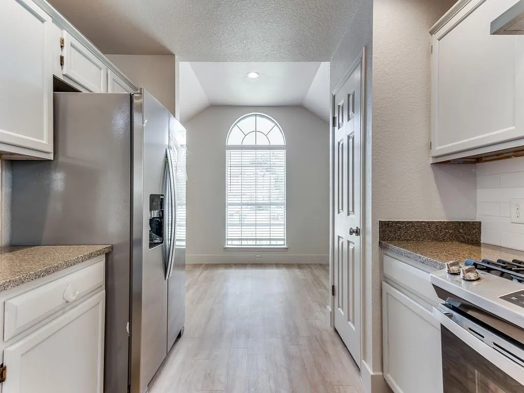 3 bed, 2.5 bath, 1960 sqft, $2,450 — Photo 4