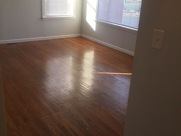 5th image of 1318 E Garland Ave