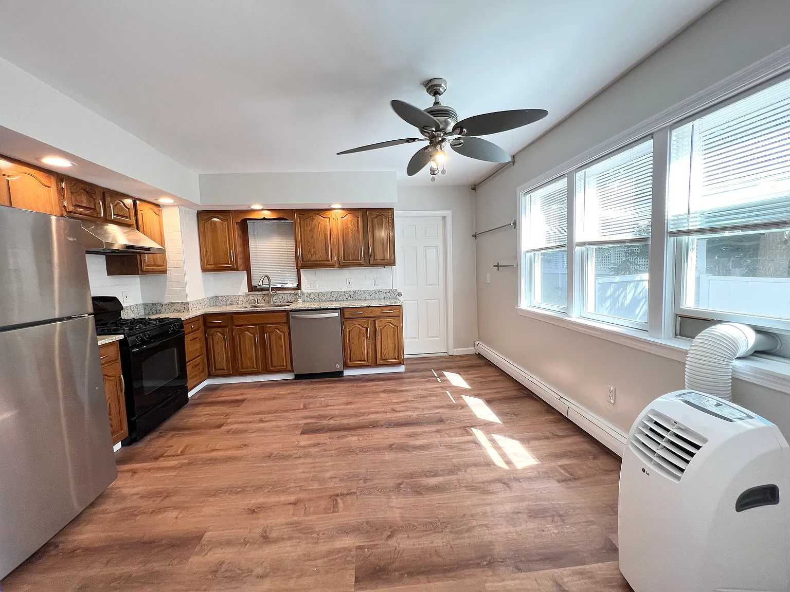 2 bed, 1500 sqft, $3,200 — Photo 3