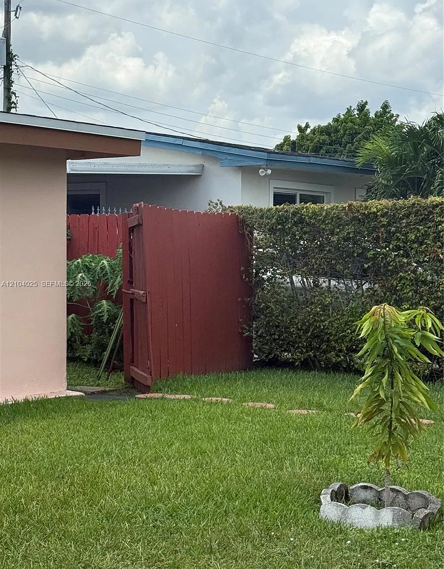 Coral Park Estates Sec 1 — Photo 1
