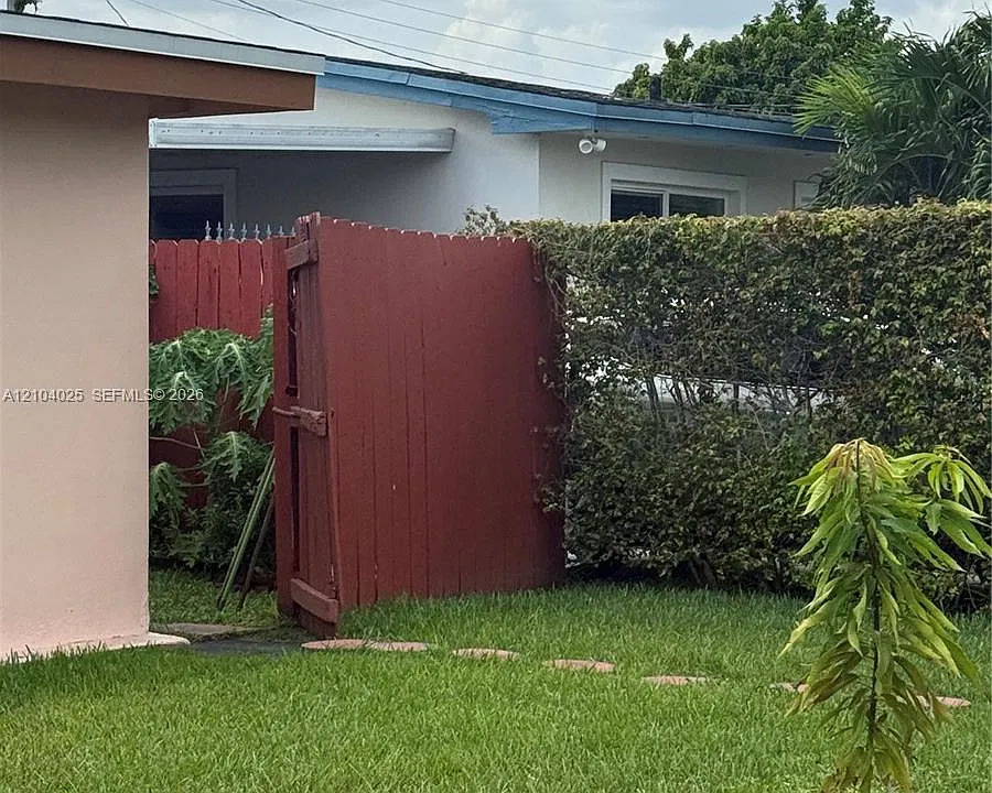 88X0 SW 18th Ter #B