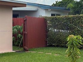 88X0 SW 18th Ter, Miami, FL